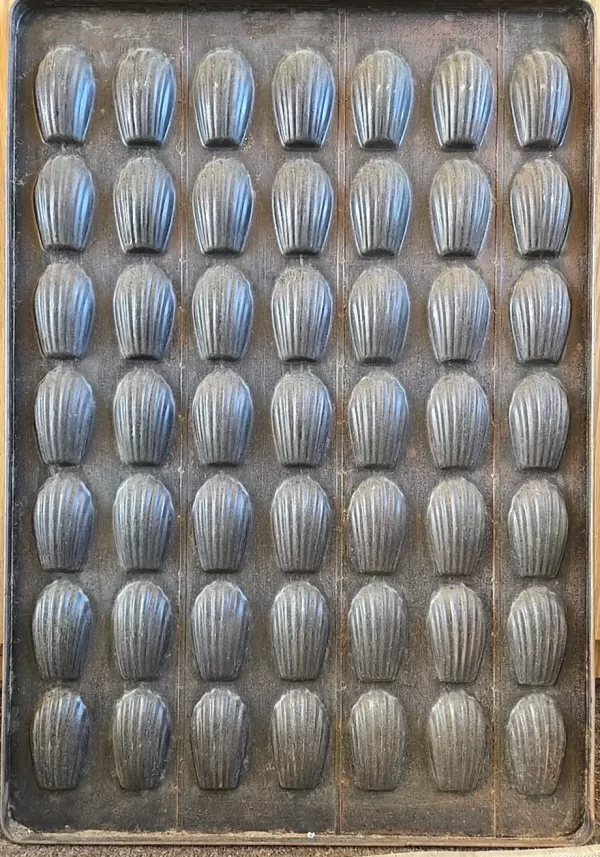 Rare, Vintage MADELEINE PAN Cookie Seashell Mold 18"x26" 49 cavity